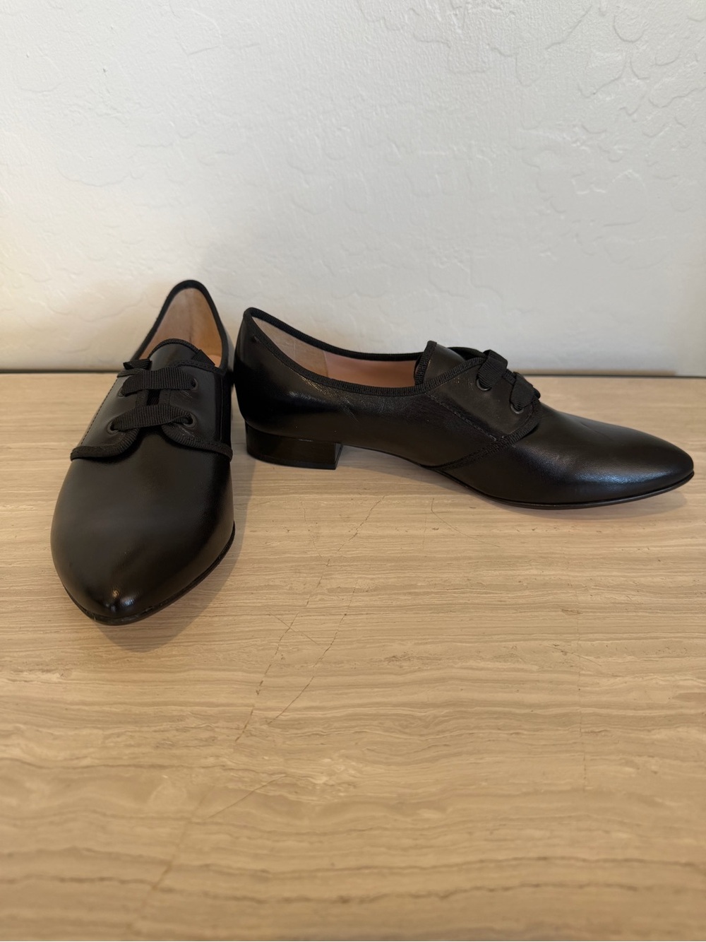 Women’s size 6.5 Le Babe Black Pointed Leather Heels